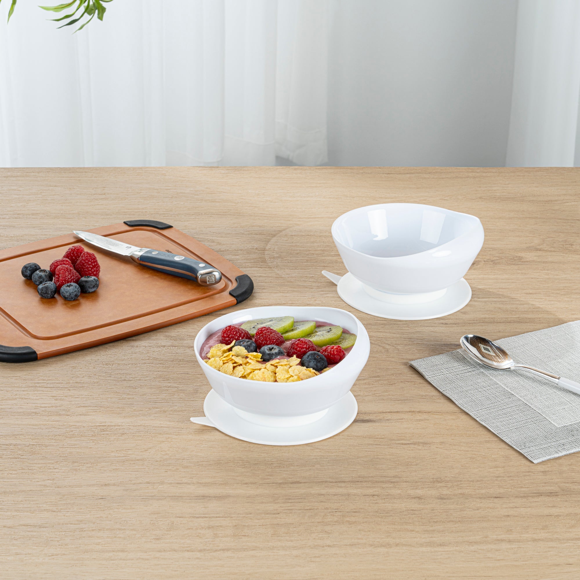 Adapt Tek 19 oz Round White Plastic Scoop Bowl - Spillproof, with Suction Base - 5 3/4" x 5 3/4" x 3" - 1 count box