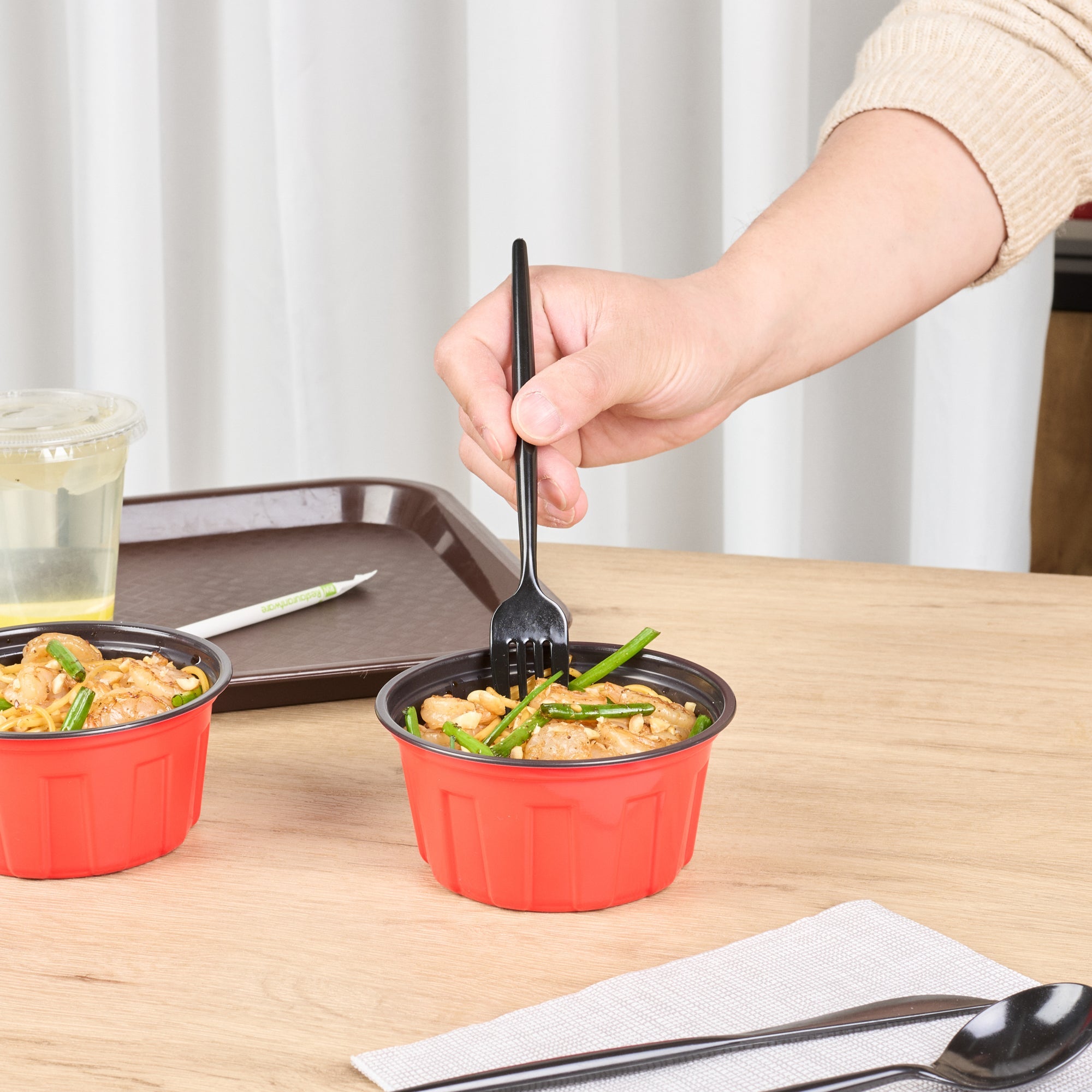 Bento Tek 12 oz Round Red Plastic To Go Box - Microwave-Safe - 4 3/4" x 4 3/4" x 2 1/4" - 50 count box