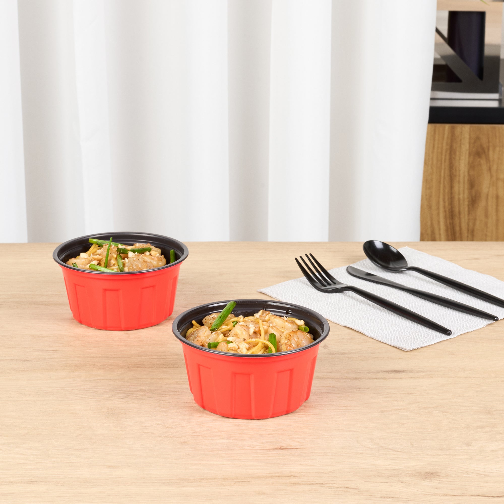 Bento Tek 12 oz Round Red Plastic To Go Box - Microwave-Safe - 4 3/4" x 4 3/4" x 2 1/4" - 50 count box