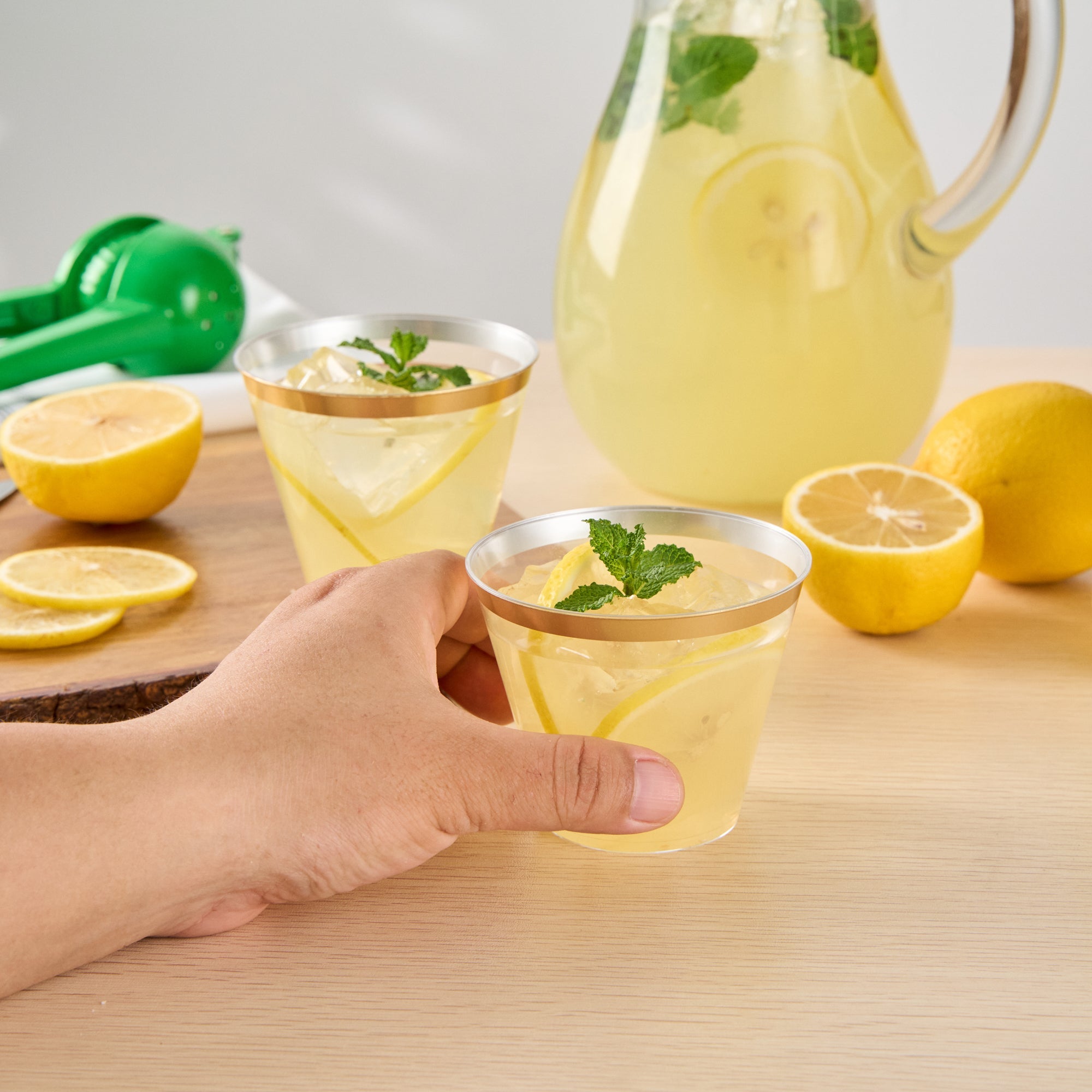 Chef 101 9 oz Clear Plastic Tumbler - with Gold Rim - 3 1/2" x 3 1/2" x 2 3/4" - 20 count box