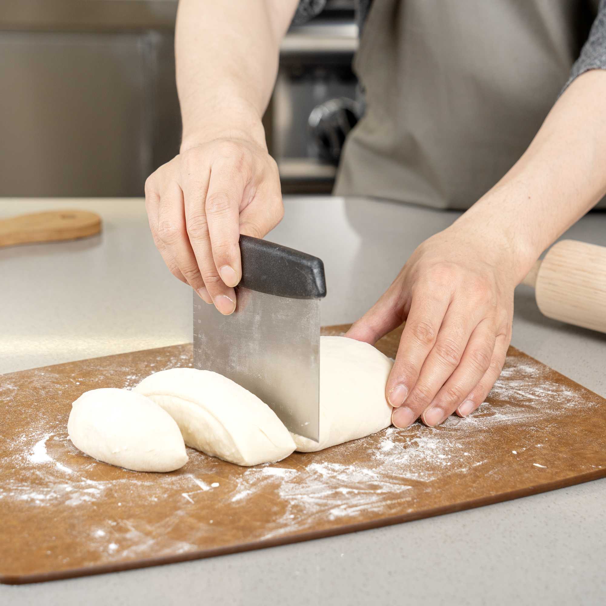 Met Lux Stainless Steel Dough Scraper - with Plastic Handle - 4 1/2" x 6 1/4" x 3/4" - 1 count box