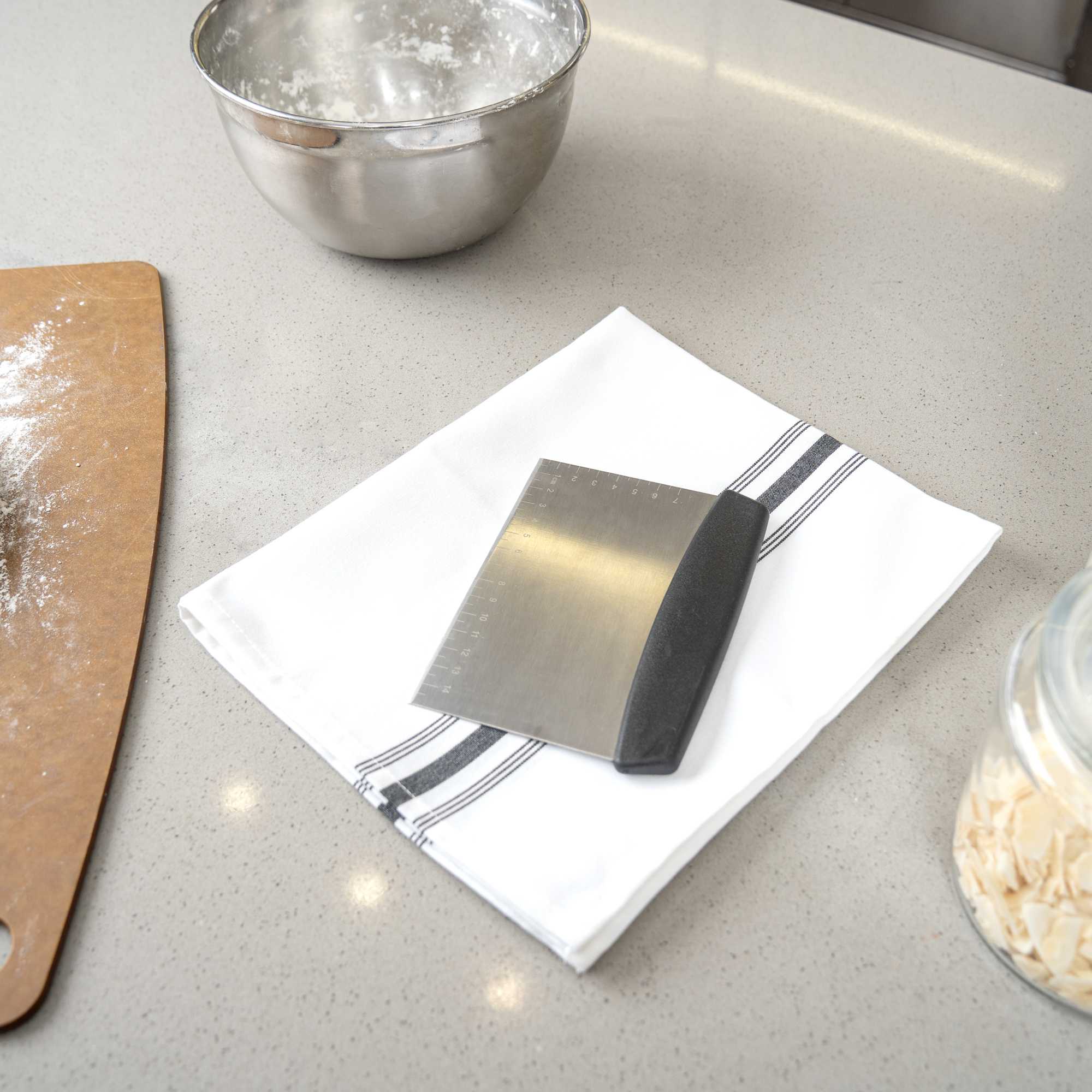 Met Lux Stainless Steel Dough Scraper - with Plastic Handle - 4 1/2" x 6 1/4" x 3/4" - 1 count box