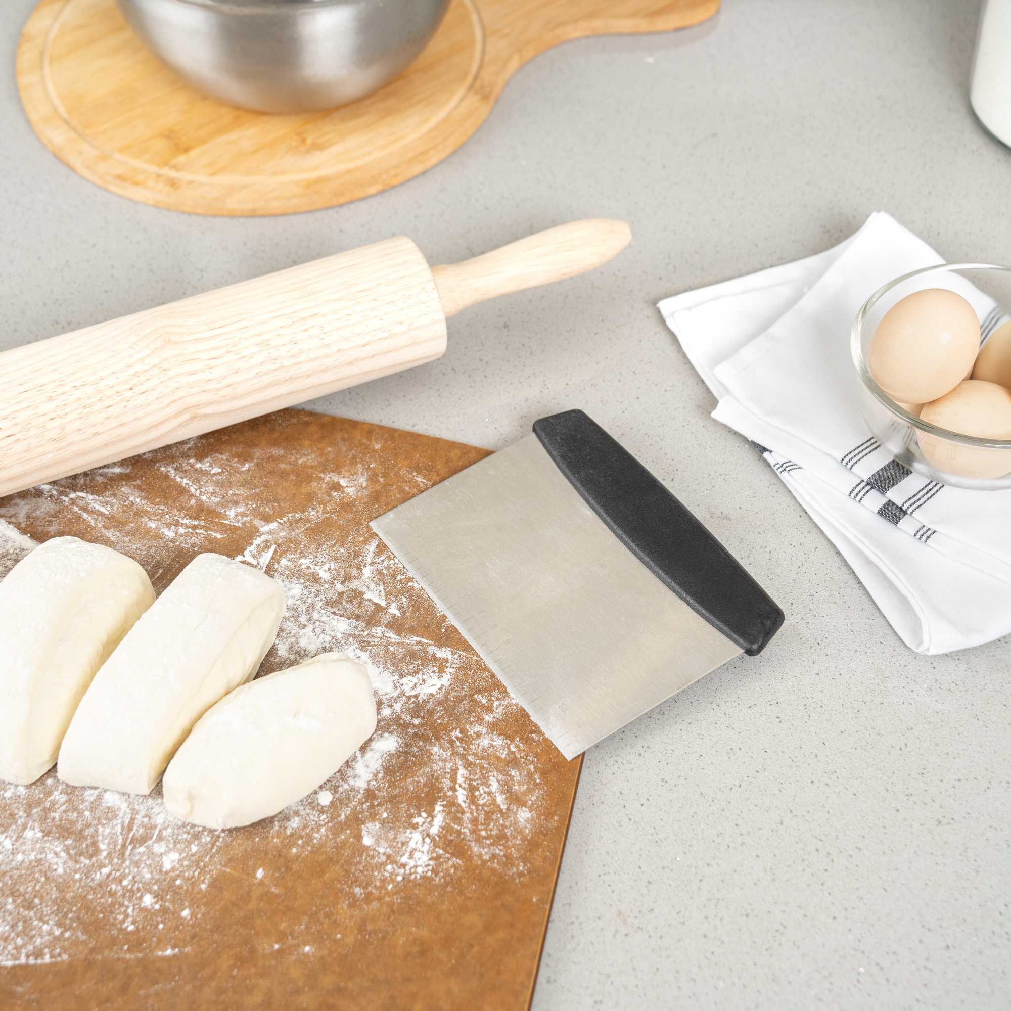 Met Lux Stainless Steel Dough Scraper - with Plastic Handle - 4 1/2" x 6 1/4" x 3/4" - 1 count box