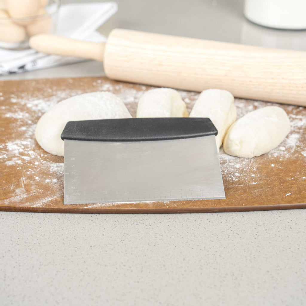 Met Lux Stainless Steel Dough Scraper - with Plastic Handle - 4 1/2" x 6 1/4" x 3/4" - 1 count box