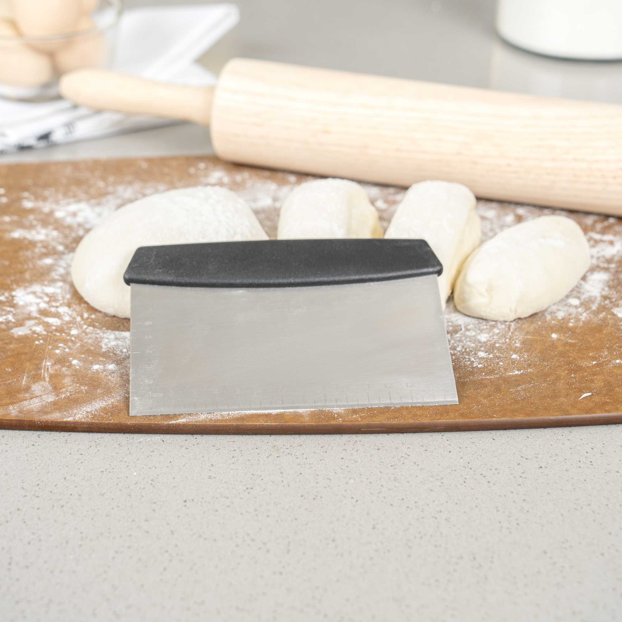 Met Lux Stainless Steel Dough Scraper - with Plastic Handle - 4 1/2" x 6 1/4" x 3/4" - 1 count box