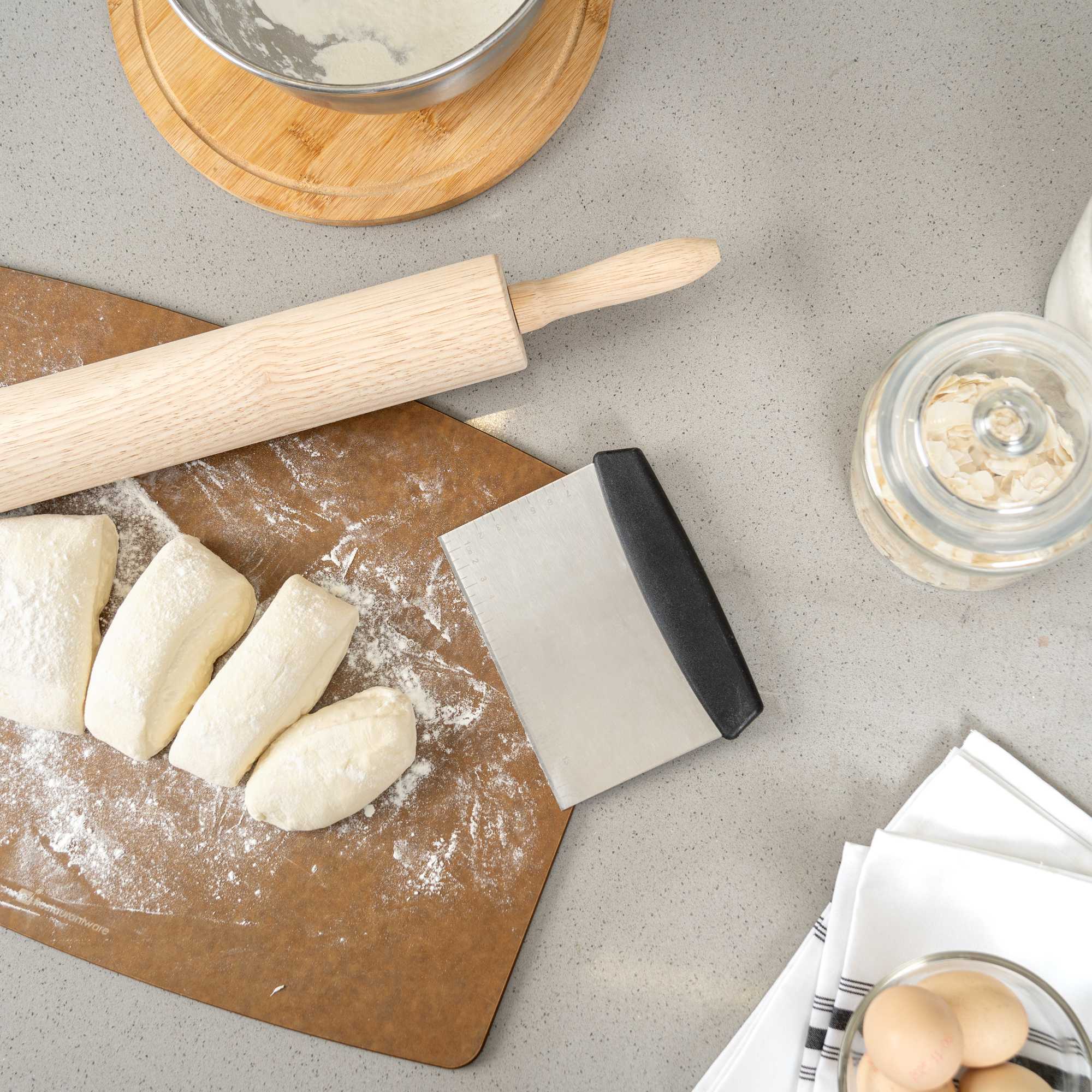 Met Lux Stainless Steel Dough Scraper - with Plastic Handle - 4 1/2" x 6 1/4" x 3/4" - 1 count box