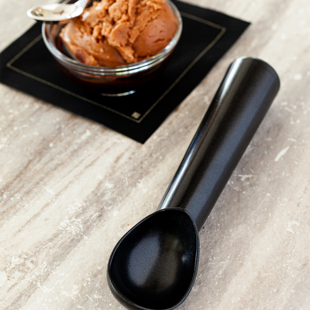 Met Lux 1.5 oz Black Aluminum #24 Ice Cream Scoop / Dipper - Non-Stick - 1 count box
