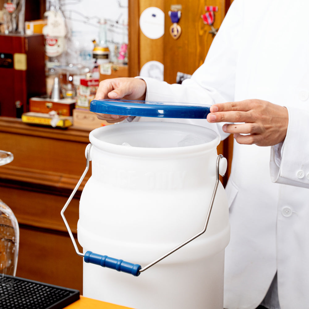 Met Lux 5 gal Round White Plastic Ice Tote - with Lid, Mounting Bracket - 1 count box