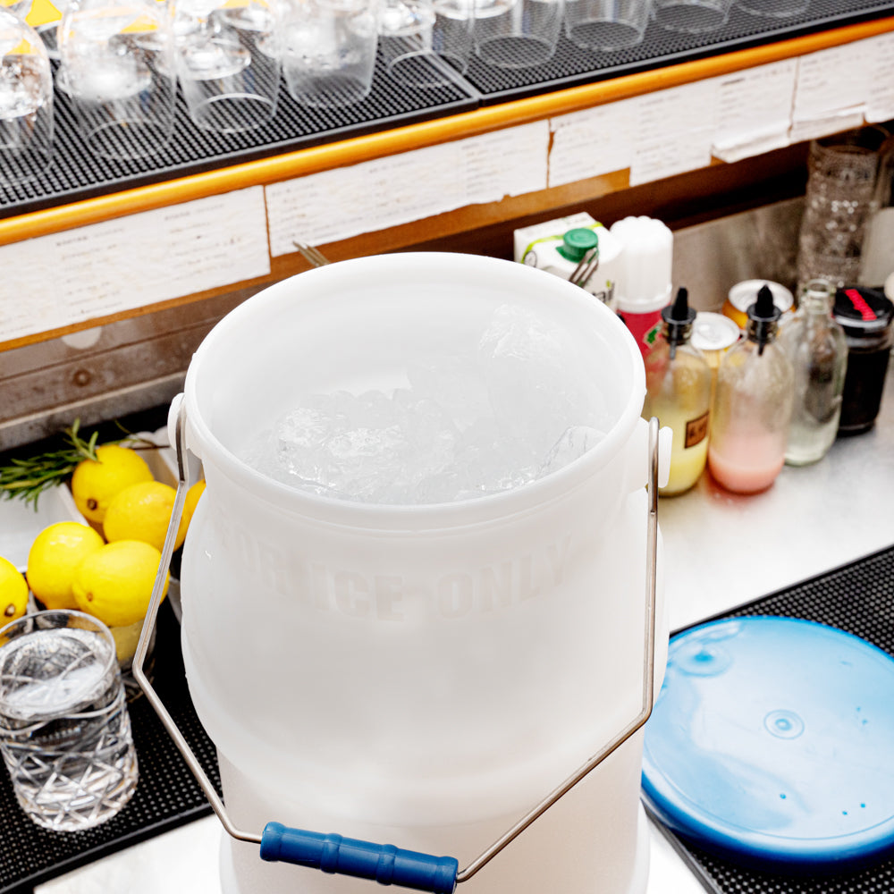 Met Lux 5 gal Round White Plastic Ice Tote - with Lid, Mounting Bracket - 1 count box