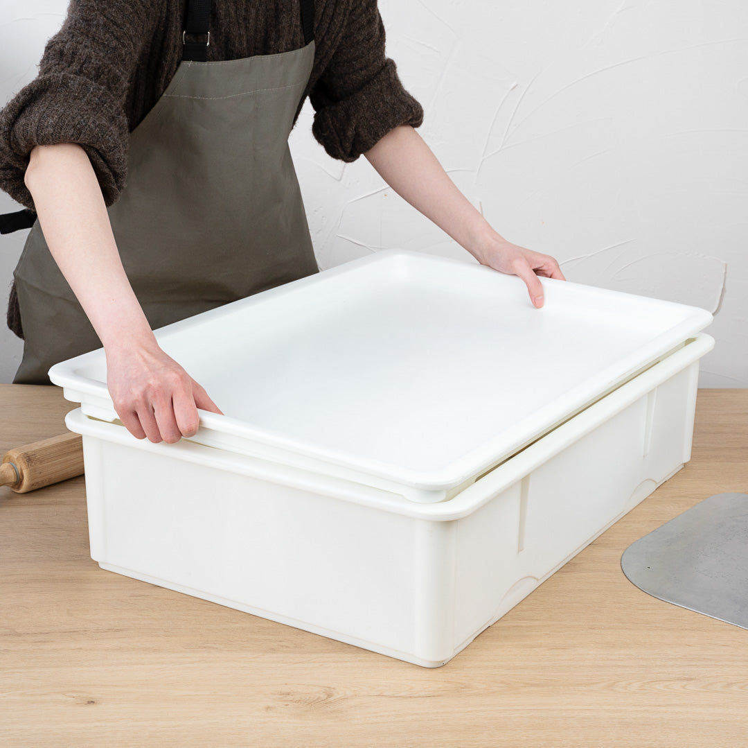 Pizzaly White Plastic Pizza Dough Proofing Box - 26" x 18" x 6" - 1 count box