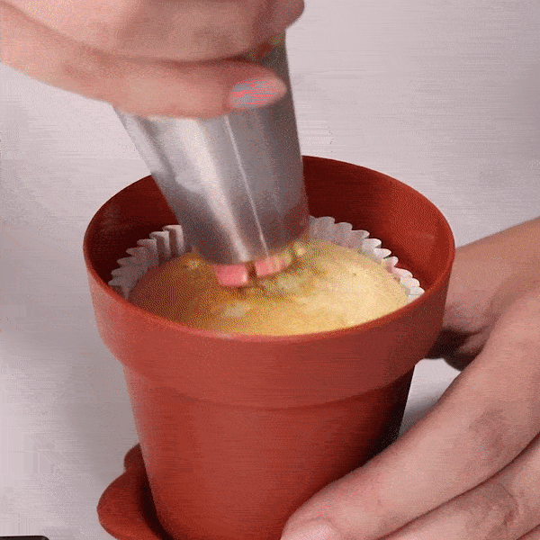 Pastry Tek Stainless Steel #33 Russian Piping Tip - 1 1/2" x 1 1/2" x 1 3/4" - 1 count box