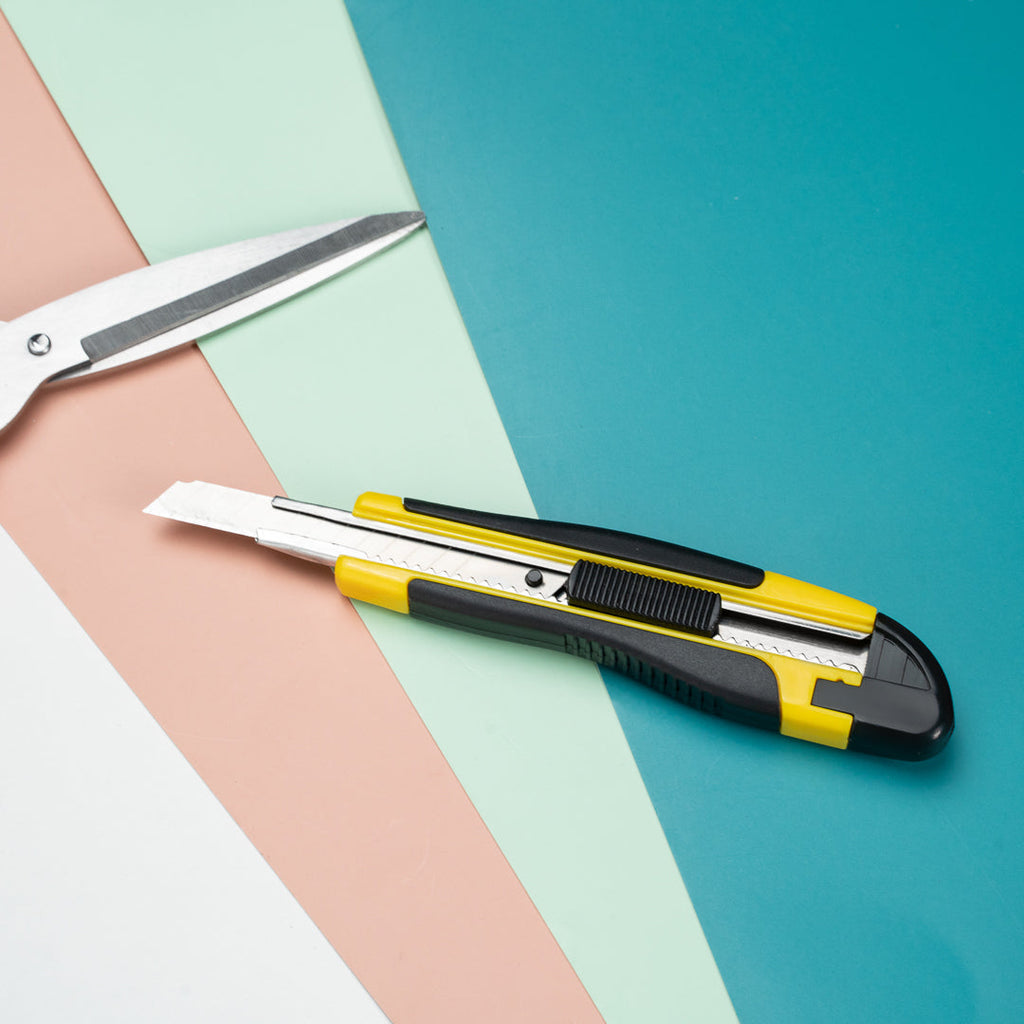 Handy Tek Yellow Snap Off Blade Knife - Anti-Slip Handle - 5 1/4"" - 4 count box