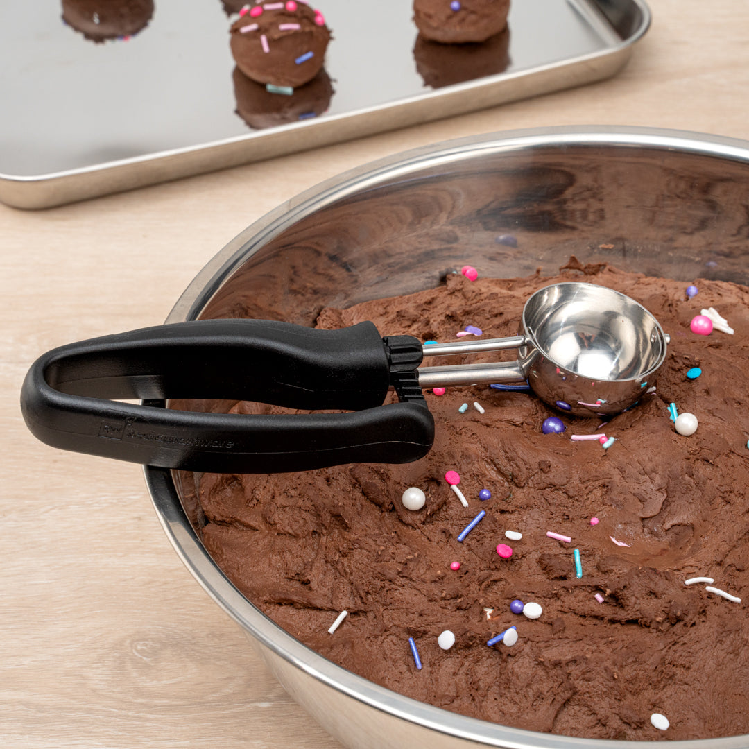 Comfy Grip 1.1 oz Stainless Steel #30 Portion Scoop - with Black Ambidextrous Handle - 1 count box