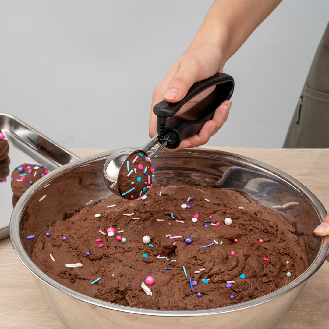 Comfy Grip 1.1 oz Stainless Steel #30 Portion Scoop - with Black Ambidextrous Handle - 1 count box