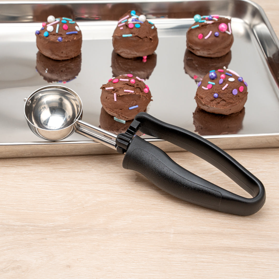 Comfy Grip 1.1 oz Stainless Steel #30 Portion Scoop - with Black Ambidextrous Handle - 1 count box