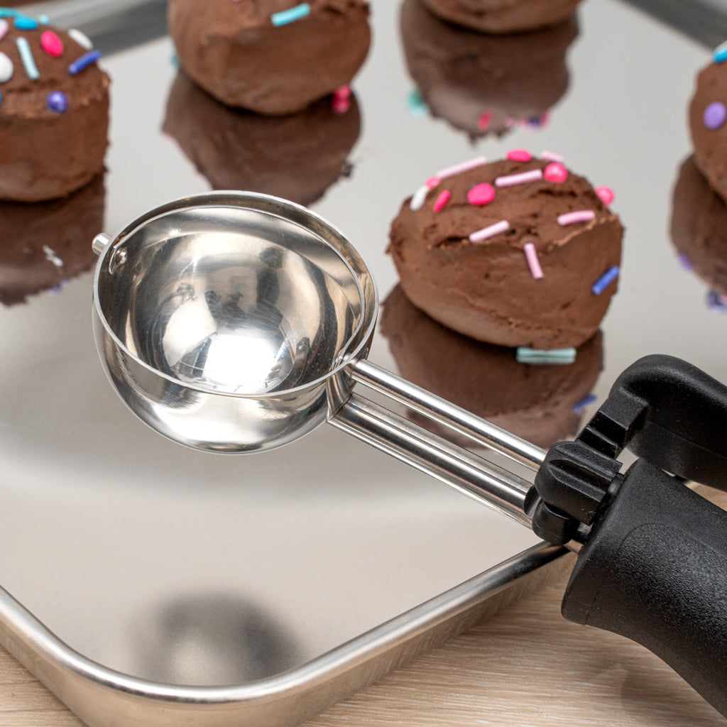 Comfy Grip 1.1 oz Stainless Steel #30 Portion Scoop - with Black Ambidextrous Handle - 1 count box