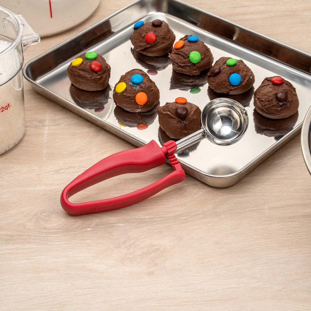 Comfy Grip 1.4 oz Stainless Steel #24 Portion Scoop - with Red Ambidextrous Handle - 1 count box