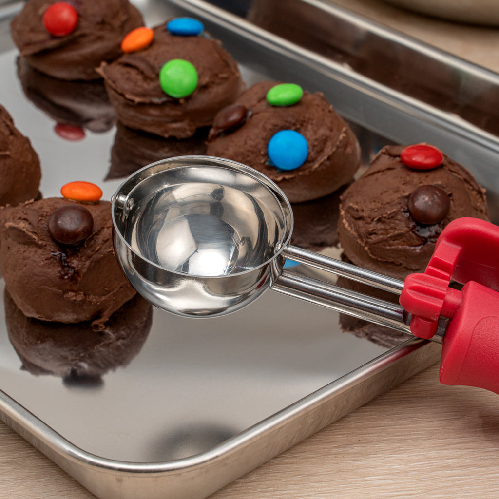 Comfy Grip 1.4 oz Stainless Steel #24 Portion Scoop - with Red Ambidextrous Handle - 1 count box