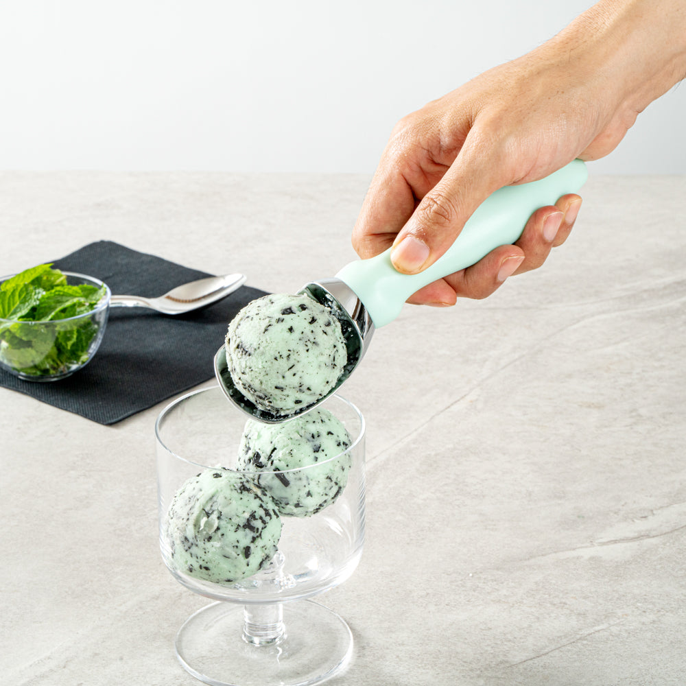 Comfy Grip Teal Metal Ice Cream Scoop - 7 3/4" x 2" x 1 3/4" - 1 count box