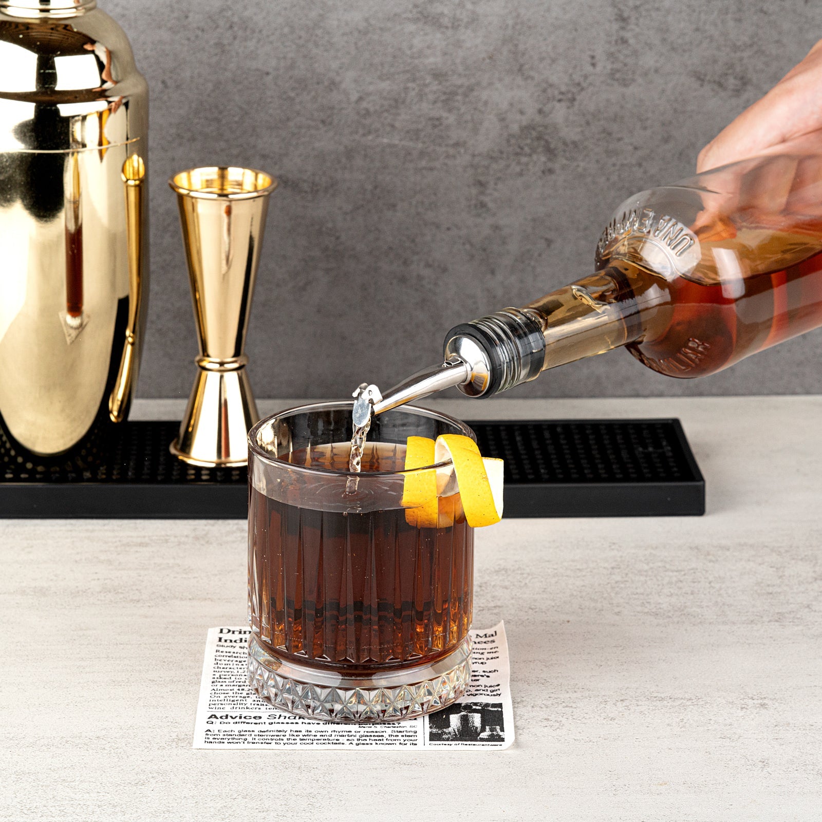 Bar Lux Stainless Steel Tapered Liquor Pourer - with Flip Cap - 4 1/4" x 1" x 1" - 10 count box