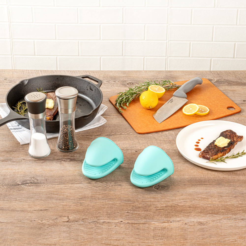 Comfy Grip Turquoise Silicone 2-Piece Mini Pot Holder Mitt Set - Heat-Resistant - 4 1/4" x 3 1/2" x 4 1/4" - 1 count box