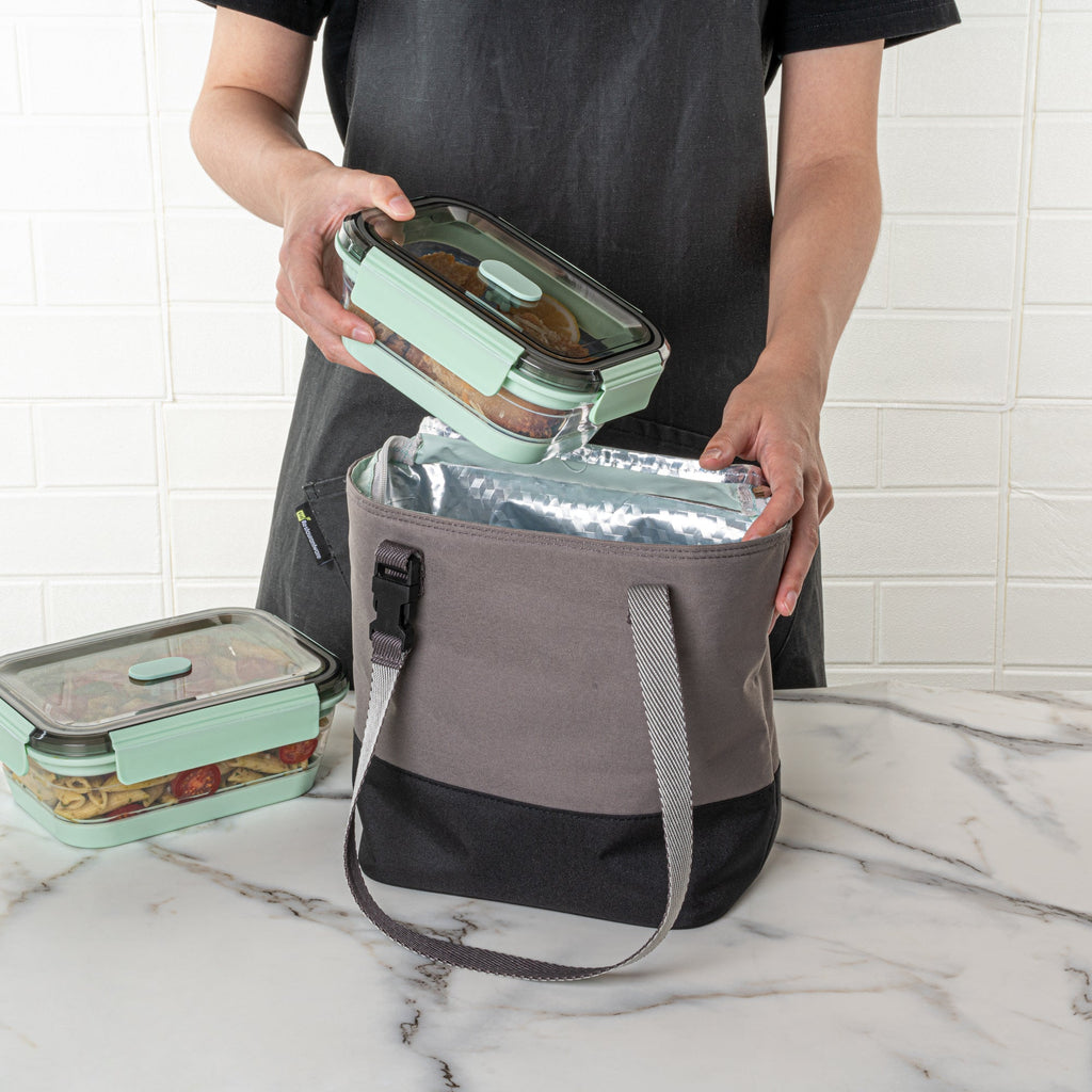 Fresh Hero 27 oz Green Plastic Airtight Food Storage Container - with Vented Lid, Collapsible - 7 1/4" x 5 1/2" x 2 3/4" - 1 count box