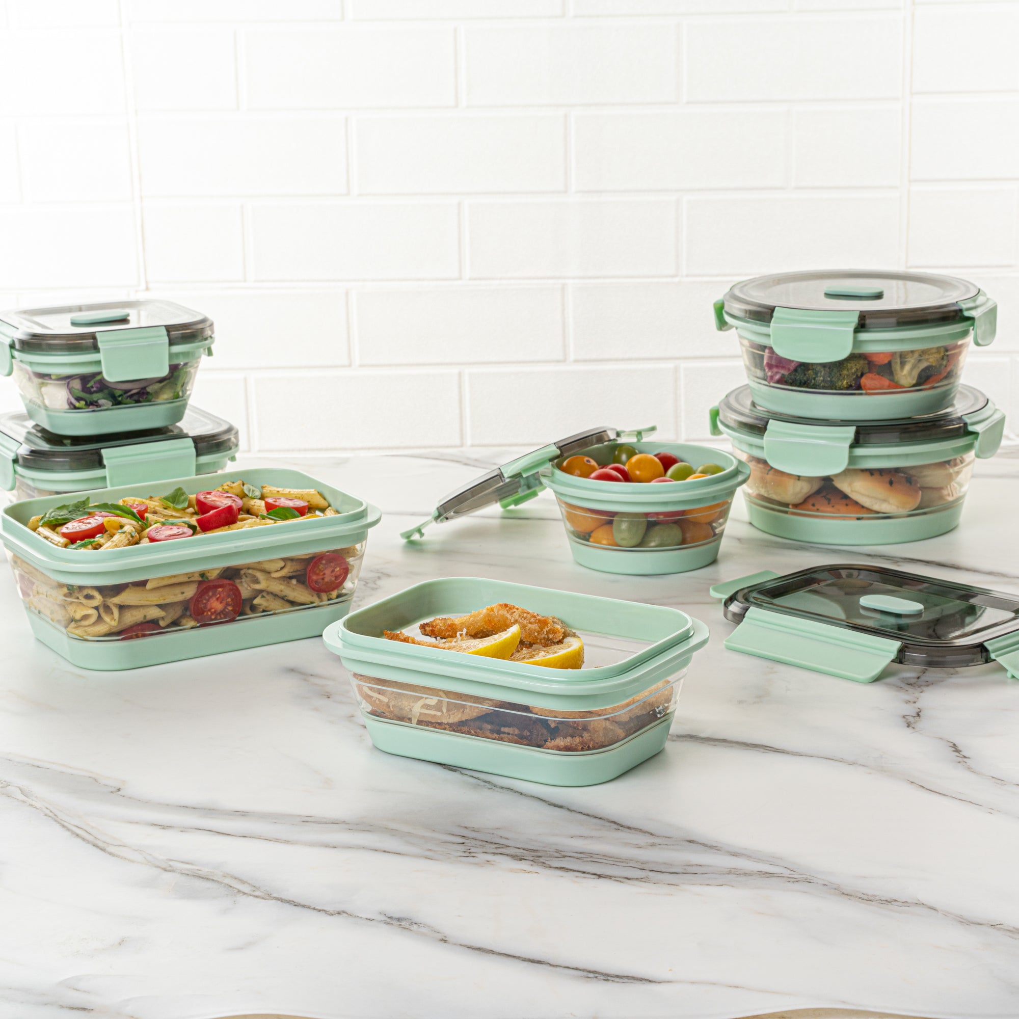 Fresh Hero 27 oz Green Plastic Airtight Food Storage Container - with Vented Lid, Collapsible - 7 1/4" x 5 1/2" x 2 3/4" - 1 count box