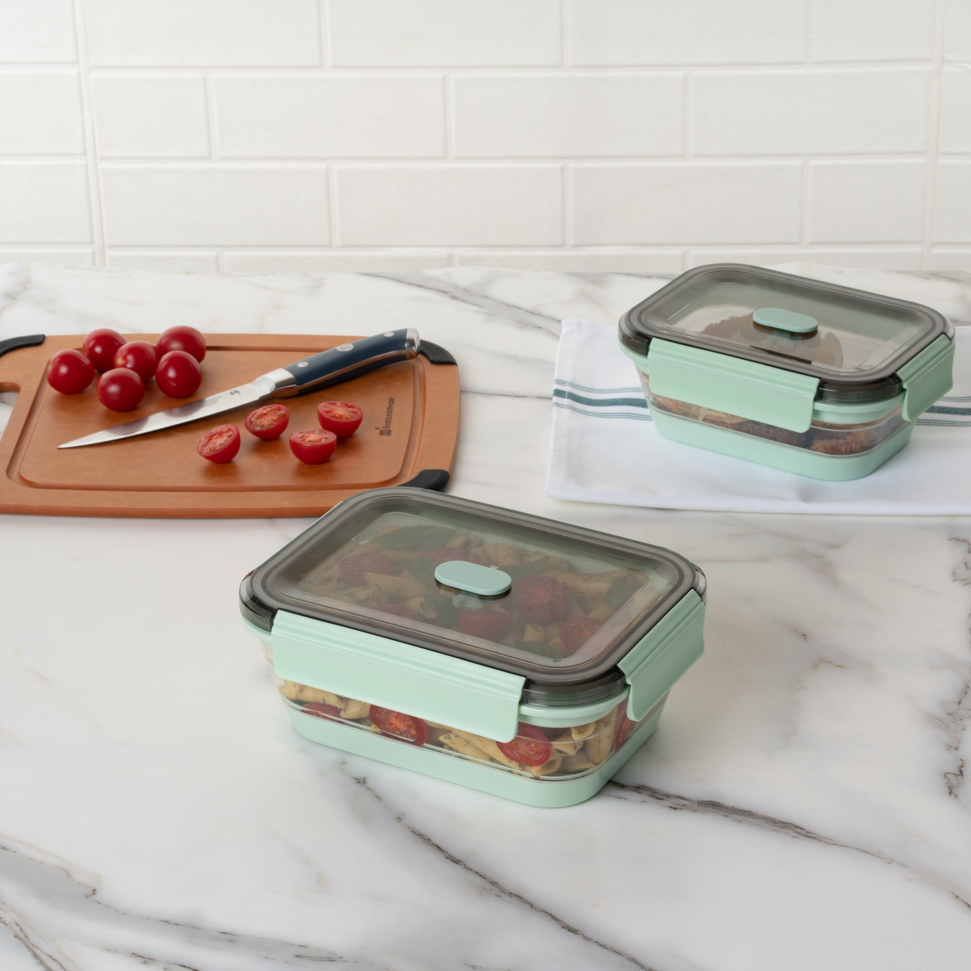 Fresh Hero 40 oz Green Plastic Airtight Food Storage Container - with Vented Lid, Collapsible - 8 1/4" x 6" x 3" - 20 count box