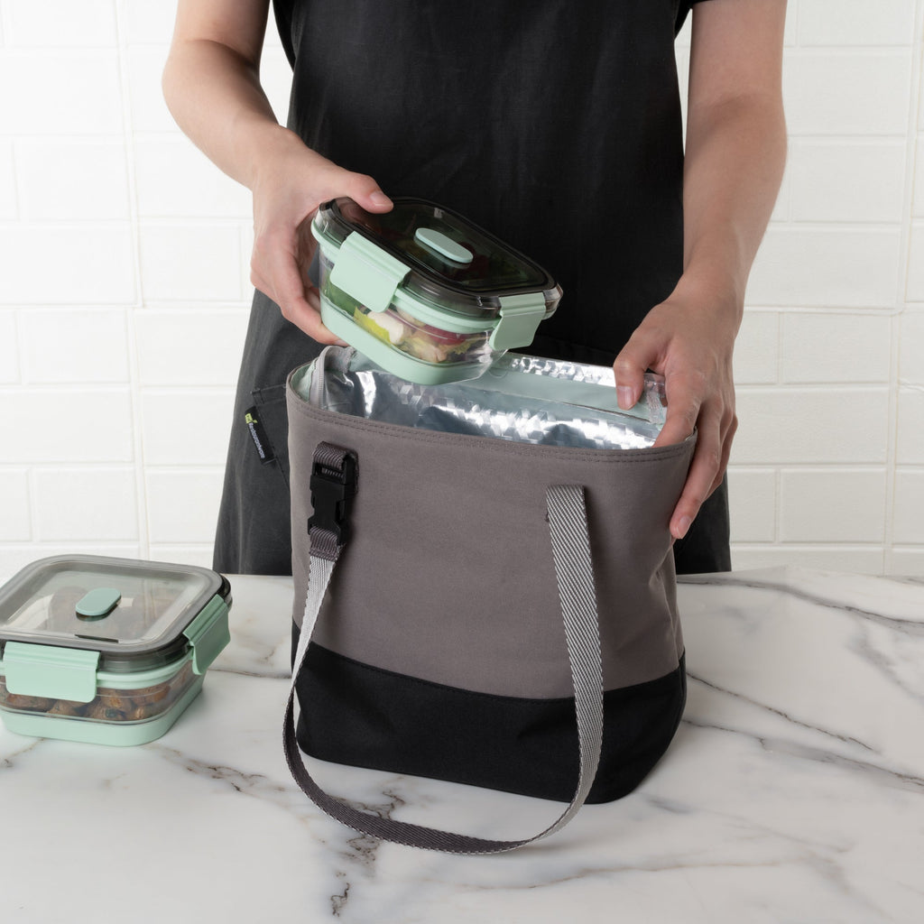 Fresh Hero 17 oz Green Plastic Airtight Food Storage Container - with Vented Lid, Collapsible - 5 1/2" x 5 1/2" x 2 3/4" - 20 count box