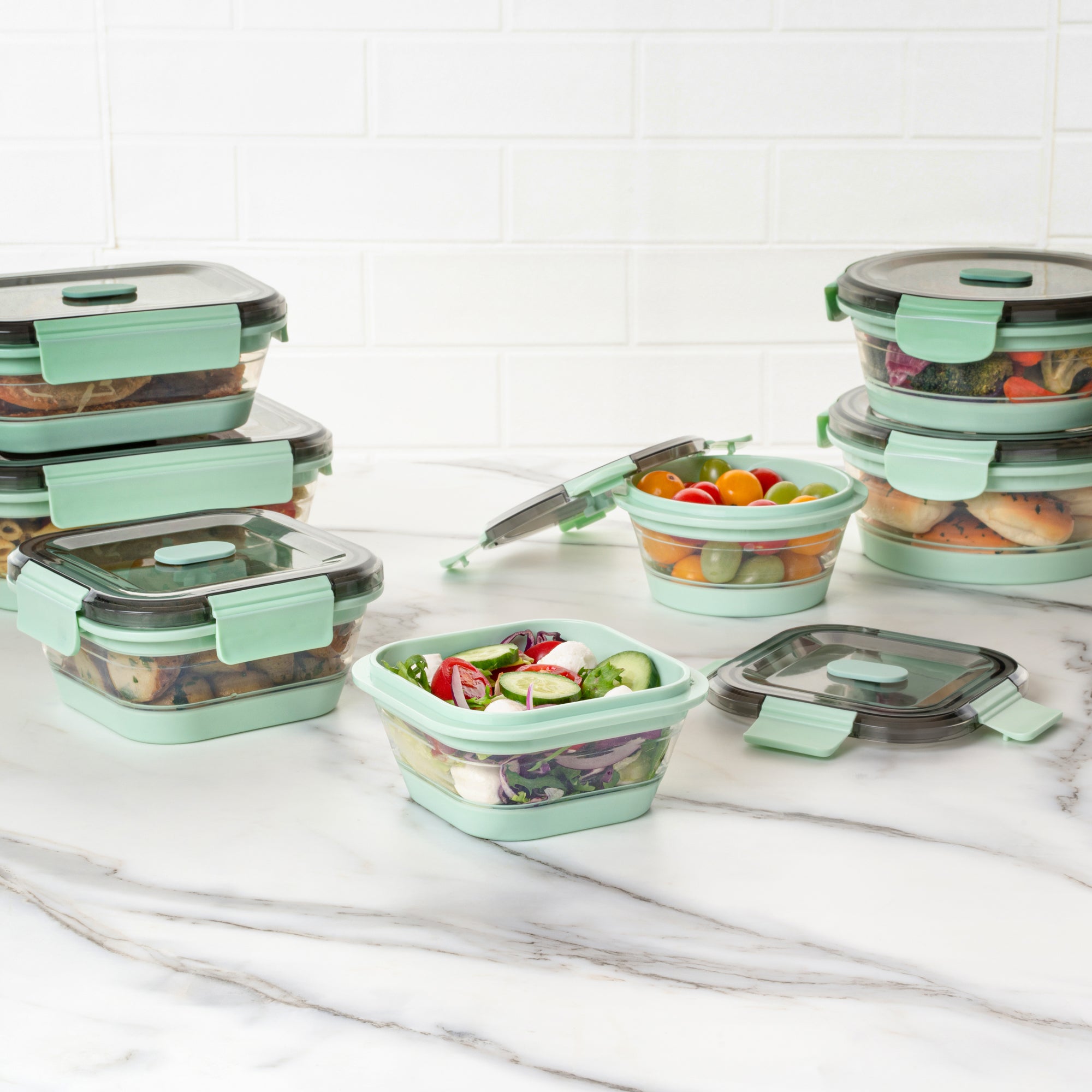 Fresh Hero 17 oz Green Plastic Airtight Food Storage Container - with Vented Lid, Collapsible - 5 1/2" x 5 1/2" x 2 3/4" - 20 count box
