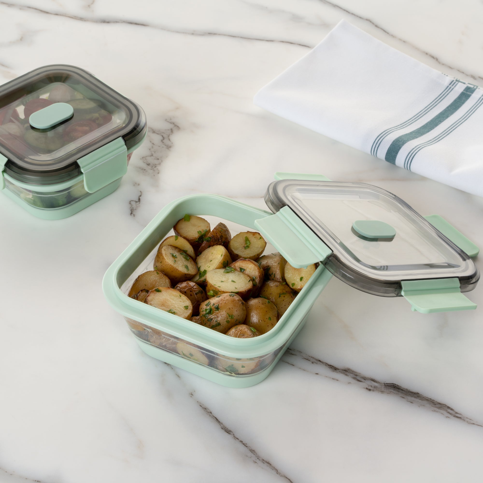 Fresh Hero 24 oz Green Plastic Airtight Food Storage Container - with Vented Lid, Collapsible - 6" x 6" x 2 3/4" - 1 count box