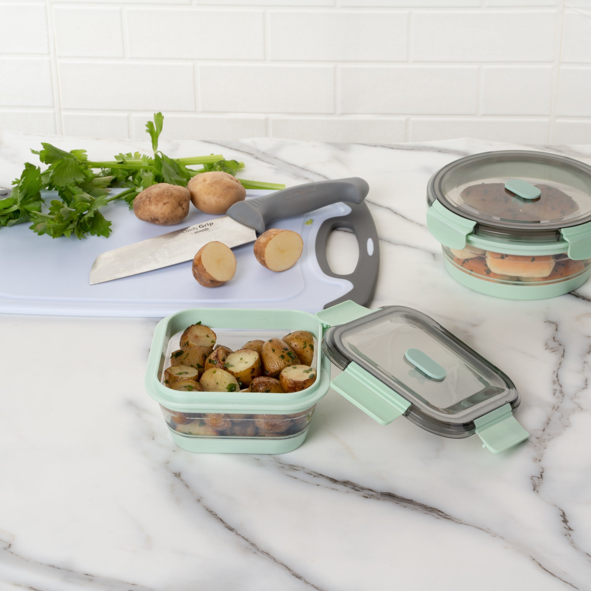Fresh Hero 24 oz Green Plastic Airtight Food Storage Container - with Vented Lid, Collapsible - 6" x 6" x 2 3/4" - 1 count box