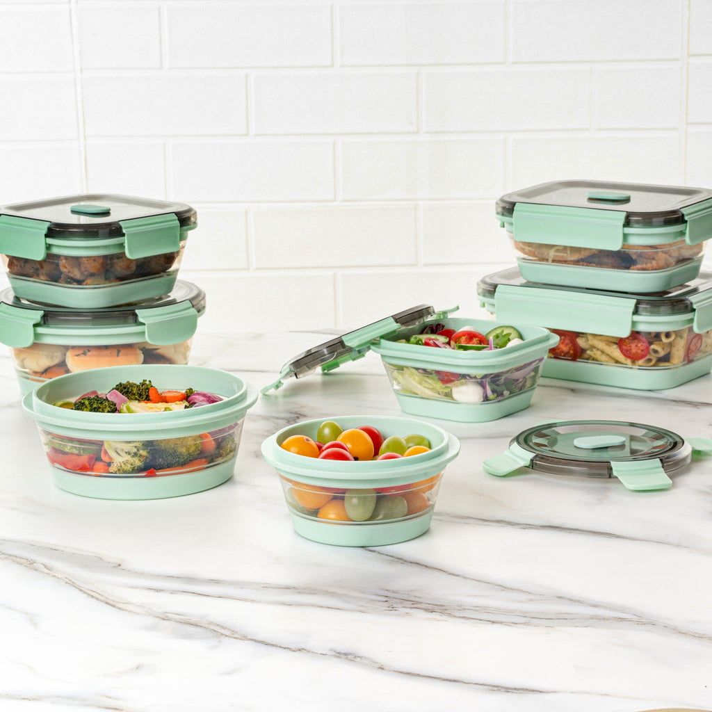 Fresh Hero 14 oz Green Plastic Airtight Food Storage Container - with Vented Lid, Collapsible - 5 1/2" x 5 1/2" x 2 3/4" - 20 count box