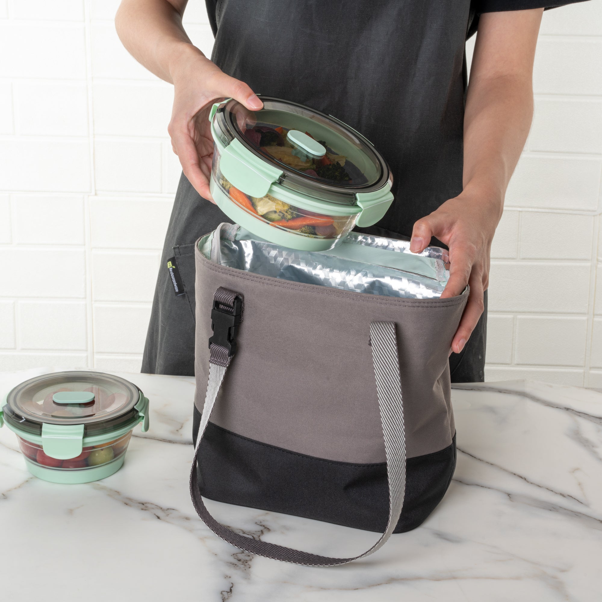 Fresh Hero 27 oz Green Plastic Airtight Food Storage Container - with Vented Lid, Collapsible - 6 3/4" x 6 3/4" x 2 3/4" - 20 count box