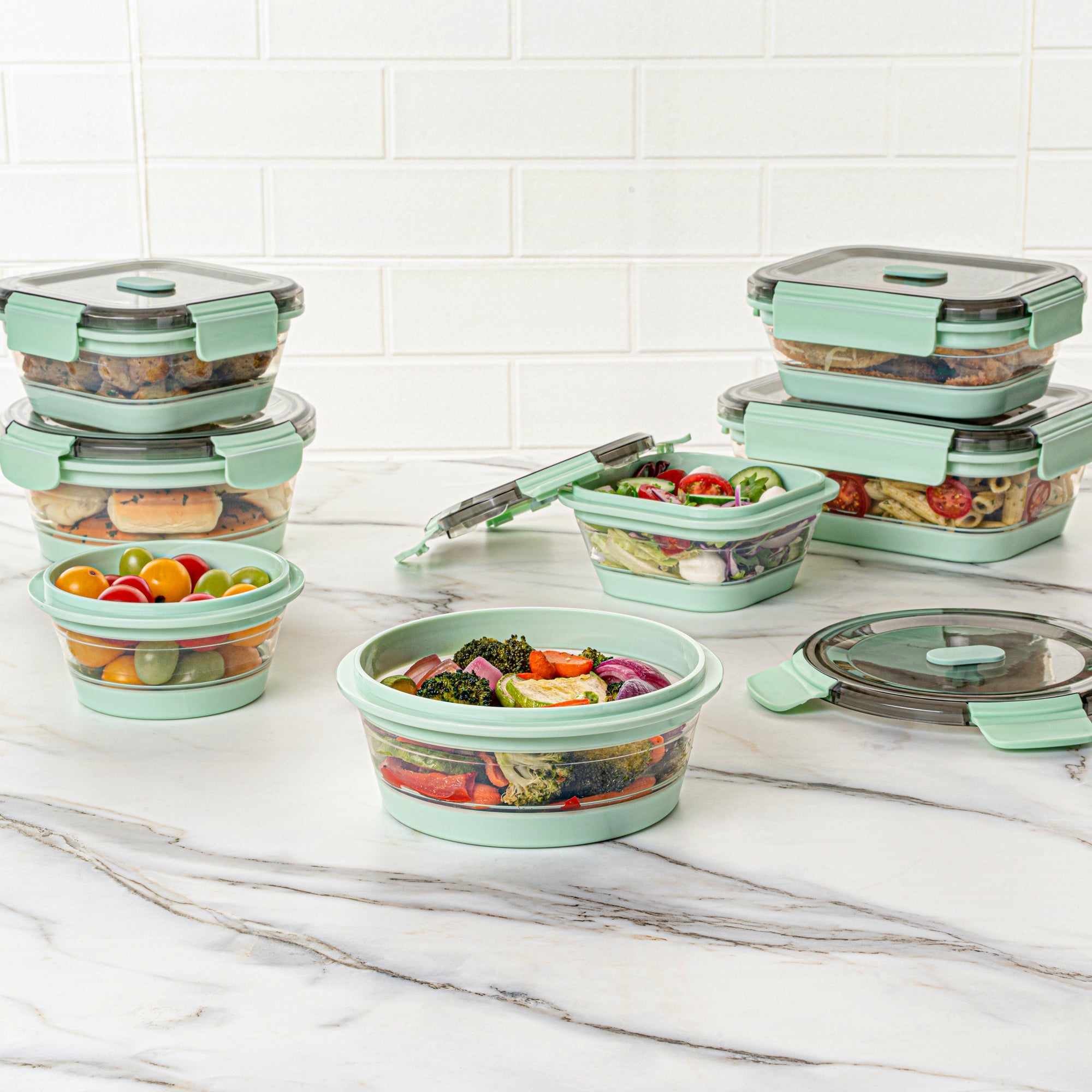 Fresh Hero 27 oz Green Plastic Airtight Food Storage Container - with Vented Lid, Collapsible - 6 3/4" x 6 3/4" x 2 3/4" - 20 count box