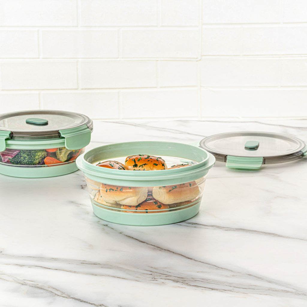 Fresh Hero 34 oz Green Plastic Airtight Food Storage Container - with Vented Lid, Collapsible - 7 1/4" x 7 1/4" x 3" - 20 count box