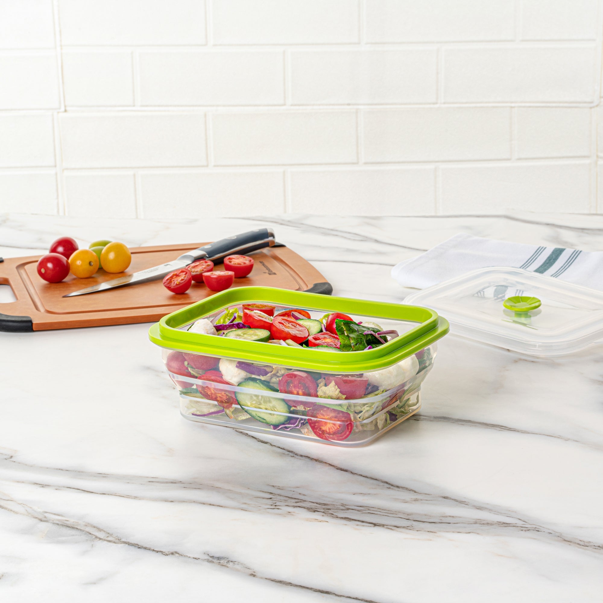 Fresh Hero 32 oz Green Silicone Airtight Food Storage Container - with Vented Lid, Collapsible - 7 3/4" x 5 1/2" x 2 3/4" - 1 count box
