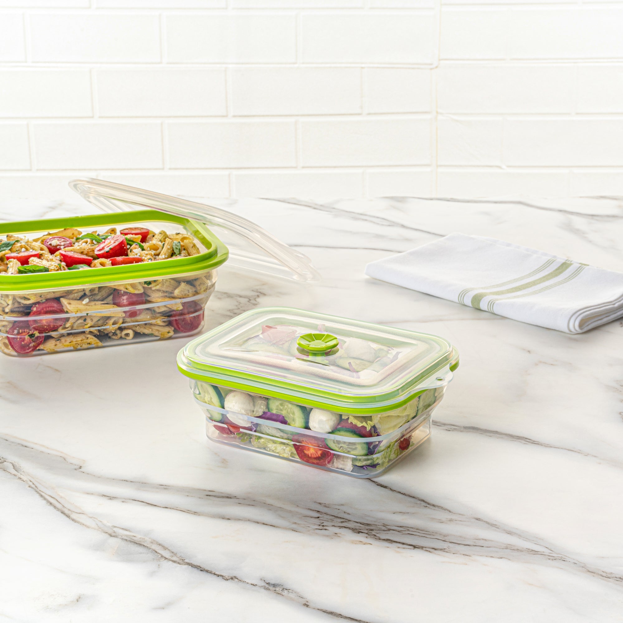 Fresh Hero 32 oz Green Silicone Airtight Food Storage Container - with Vented Lid, Collapsible - 7 3/4" x 5 1/2" x 2 3/4" - 20 count box