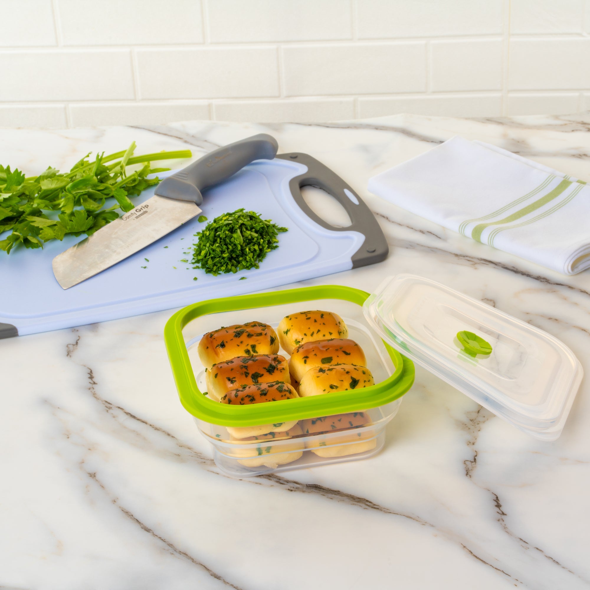 Fresh Hero 37 oz Green Silicone Airtight Food Storage Container - with Vented Lid, Collapsible - 7" x 7" x 3" - 20 count box