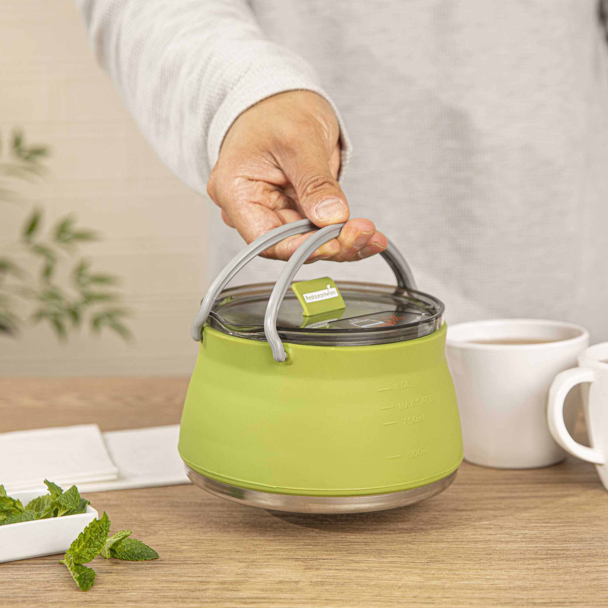 Hi Tek 1L Green Silicone Collapsible Kettle - with Lid - 6" x 6" x 4 1/4" - 20 count box
