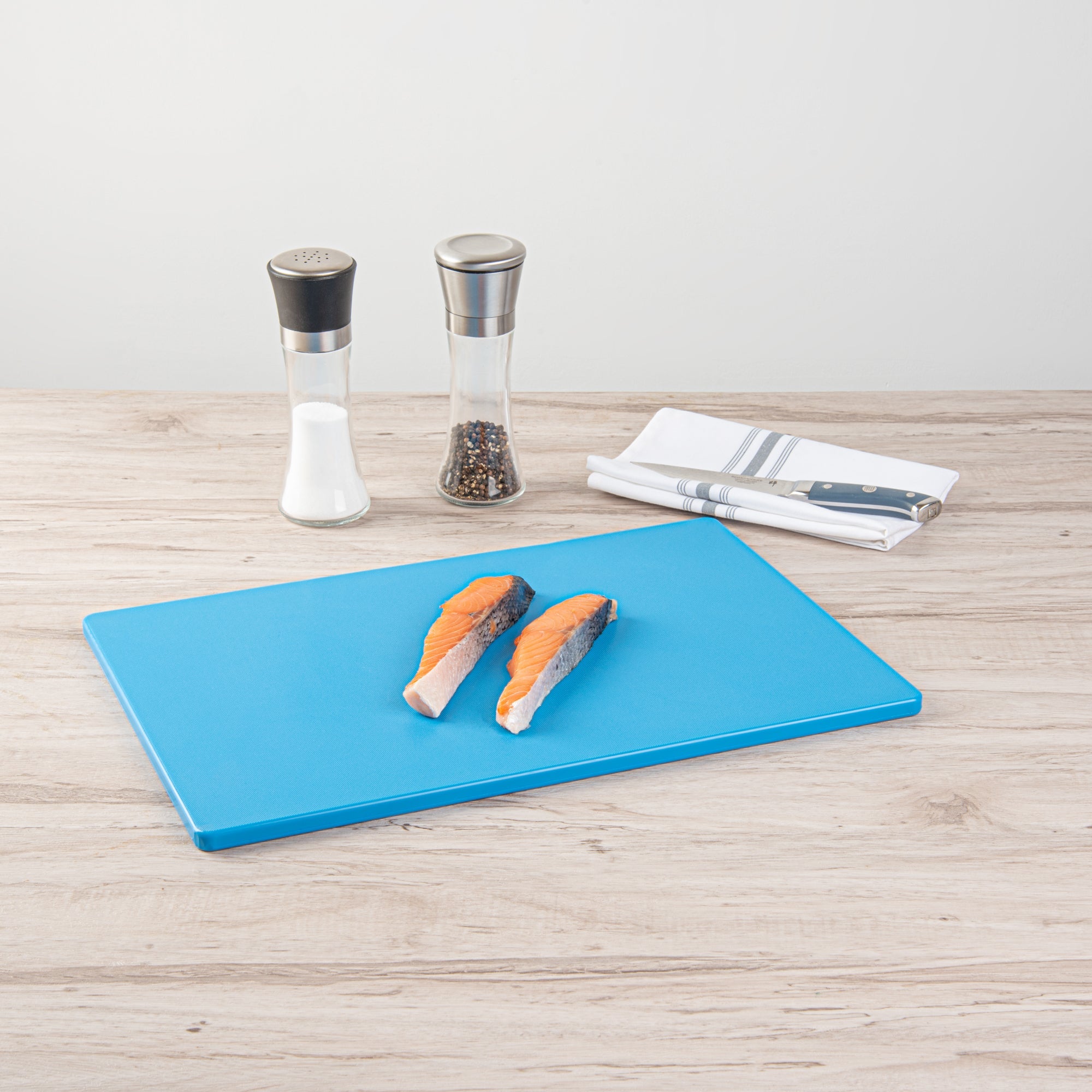 Chef 101 Blue Plastic Cutting Board - 18" x 12" - 10 count box