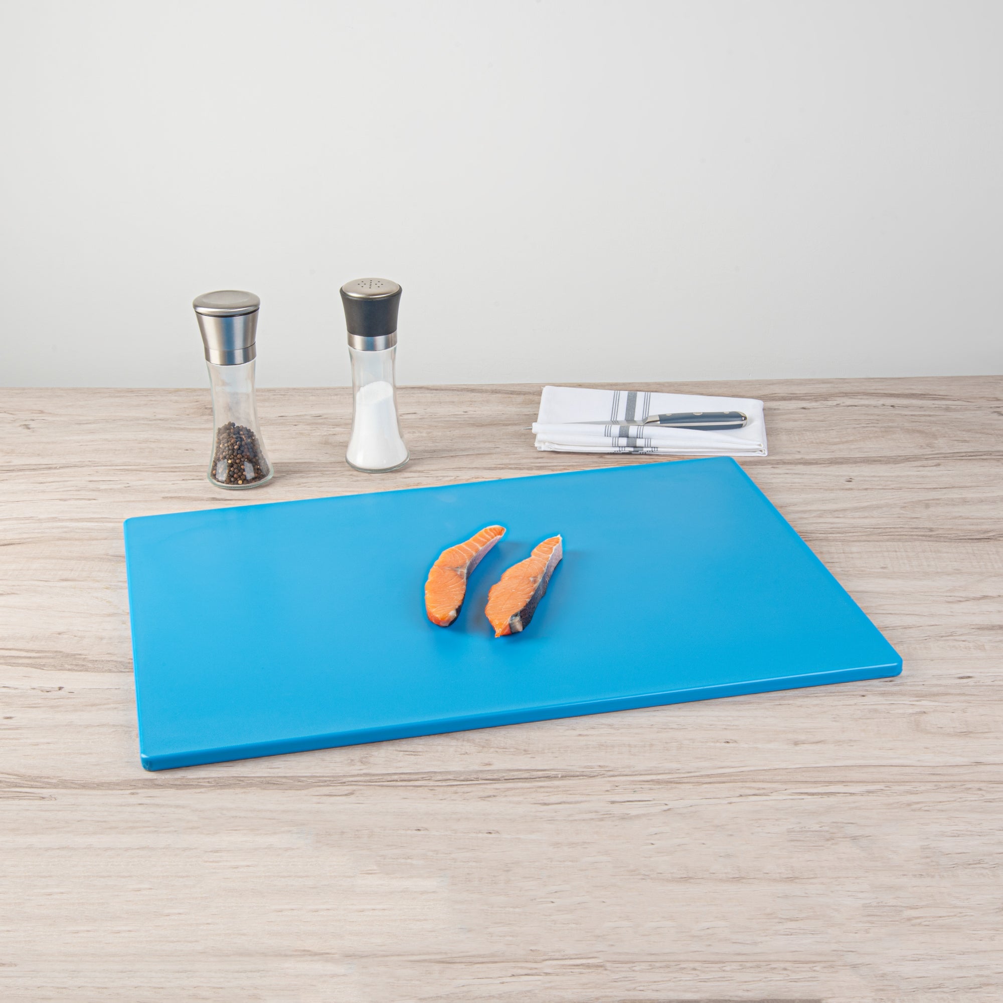 Chef 101 Blue Plastic Cutting Board - 24" x 18" - 10 count box
