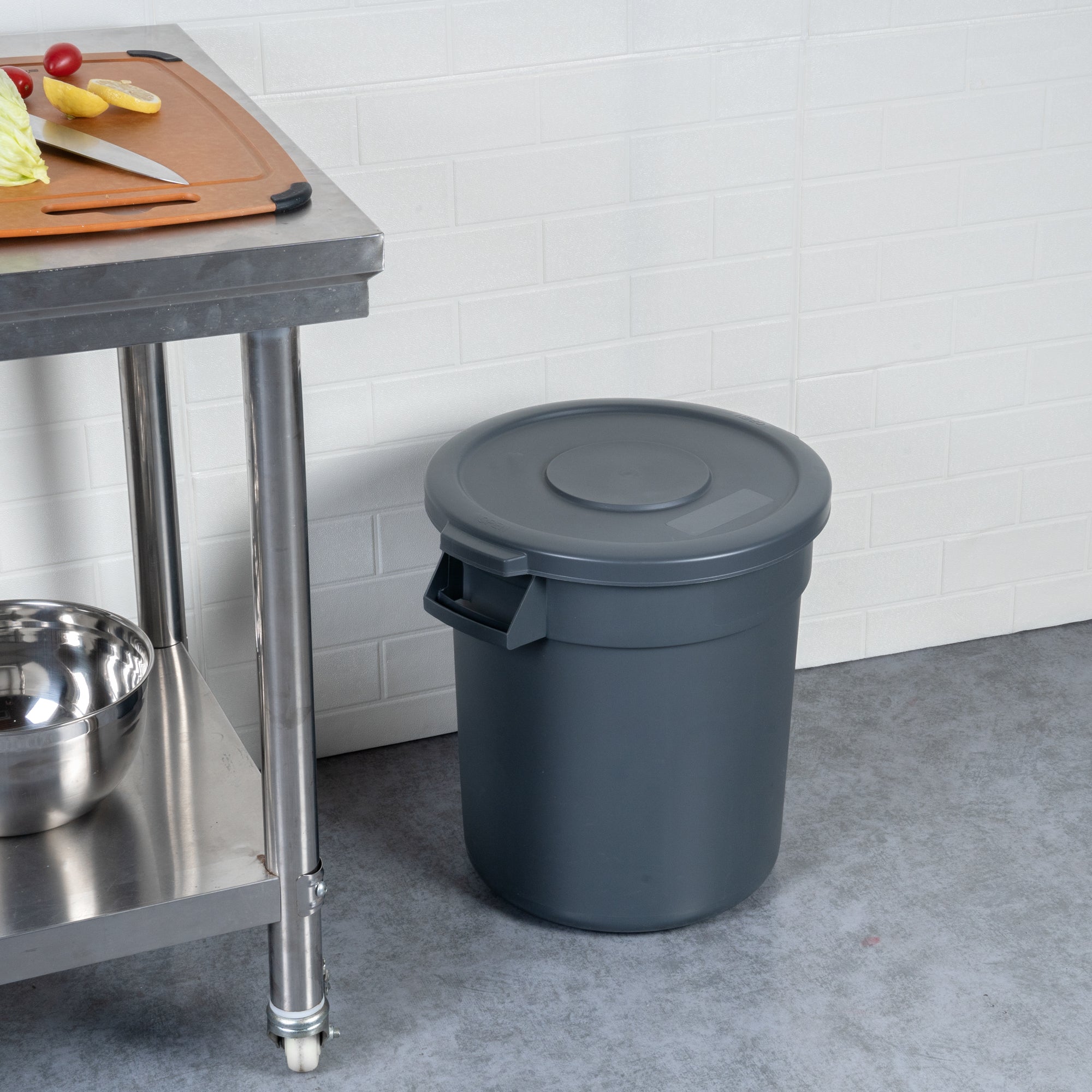 RW Clean Gray Plastic Commercial Trash Can / Ingredient Bin Lid - Fits 10 gal - 1 count box