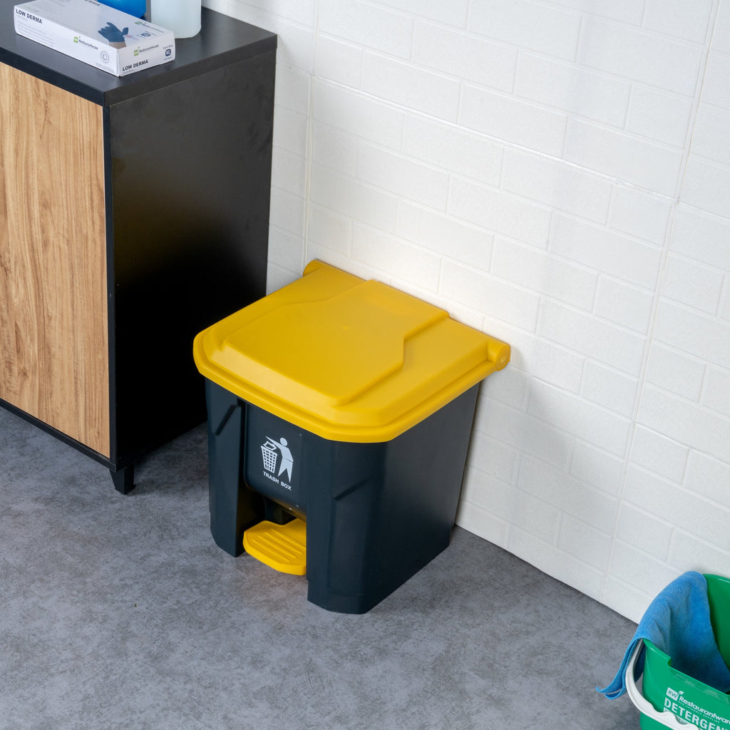 RW Clean 8 gal Dark Gray Plastic Step-On Trash Can - 17" x 15 3/4" x 17 1/4" - 1 count box