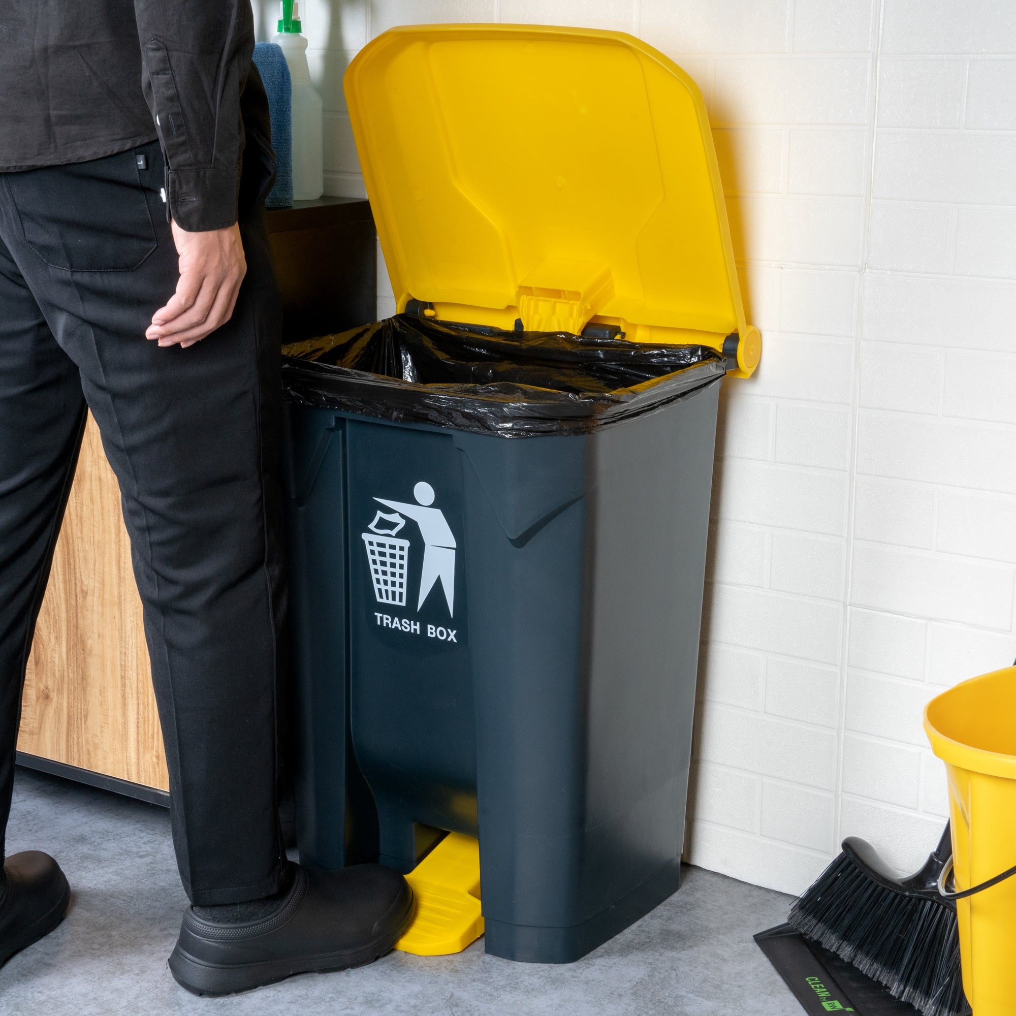 RW Clean 21 gal Dark Gray Plastic Step-On Trash Can - 19 1/2" x 17" x 28" - 1 count box