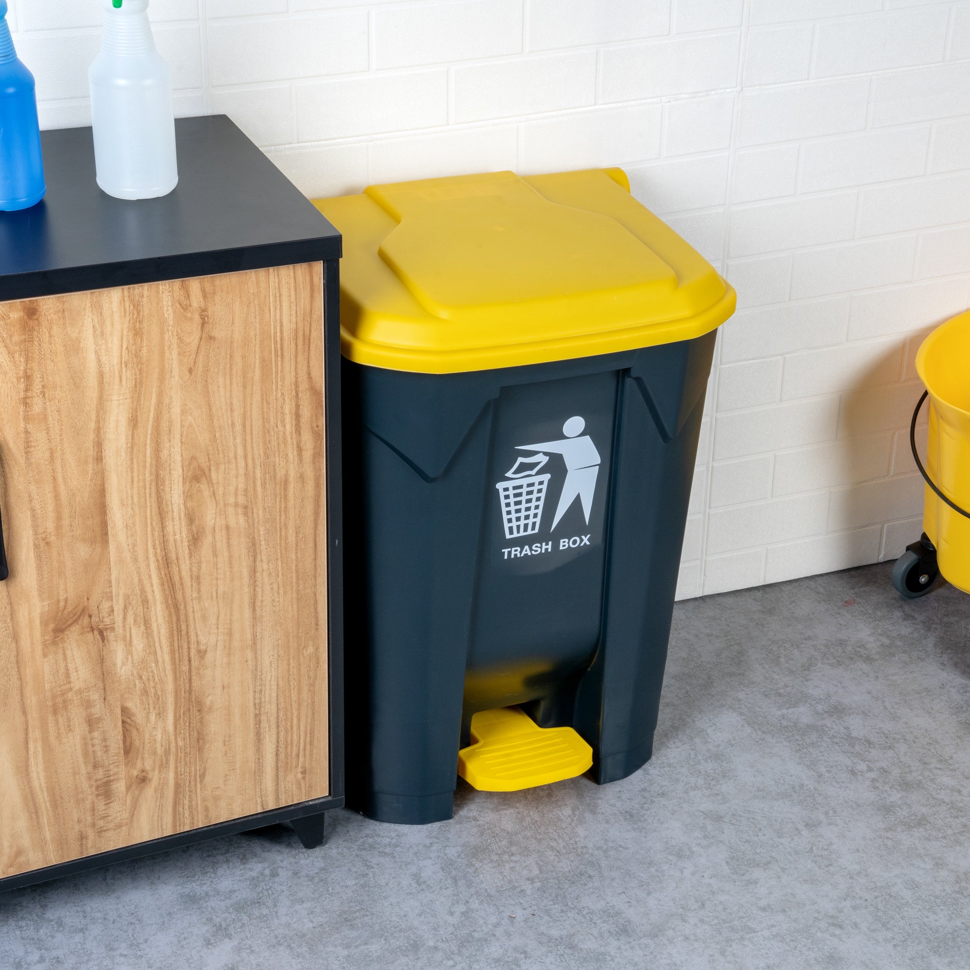 RW Clean 21 gal Dark Gray Plastic Step-On Trash Can - 19 1/2" x 17" x 28" - 1 count box