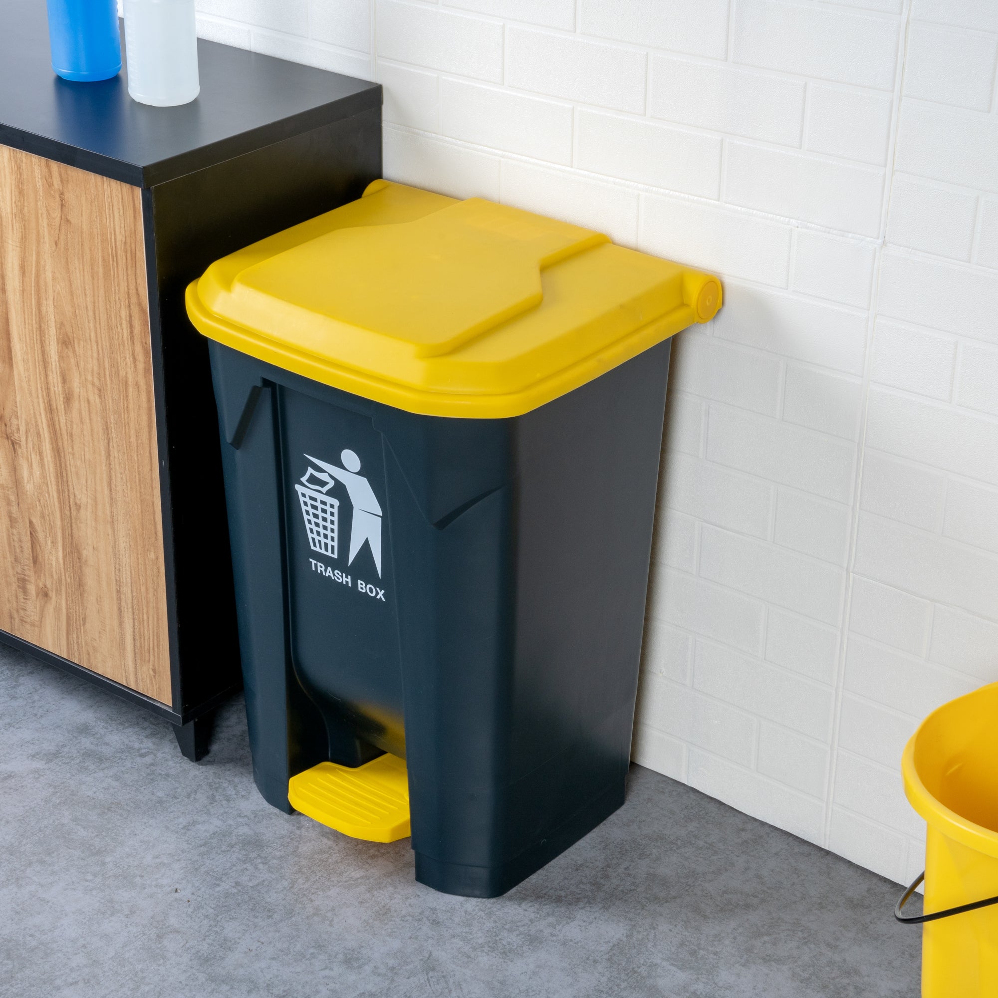 RW Clean 21 gal Dark Gray Plastic Step-On Trash Can - 19 1/2" x 17" x 28" - 1 count box