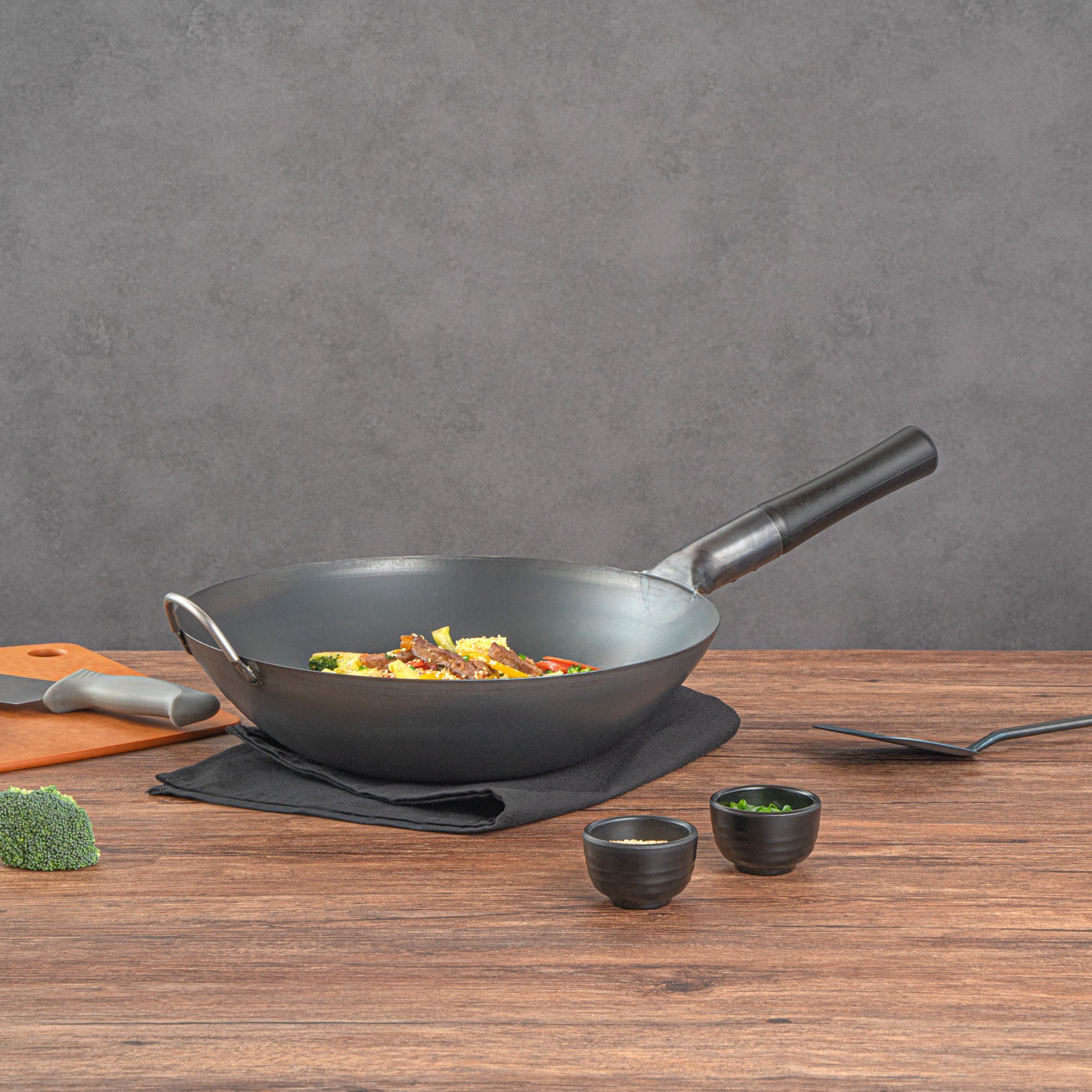 Motomori 14" Black Carbon Steel Flat Bottom Wok / Stir Fry Pan - Pre-seasoned, with Wooden Handle - 10 count box