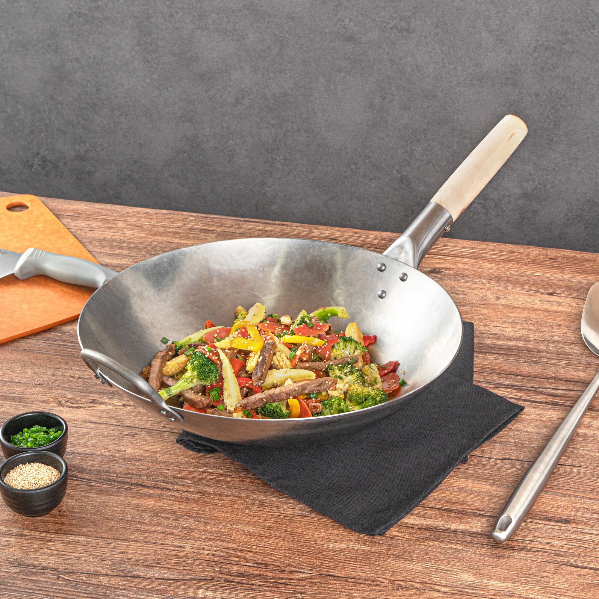 Motomori 14" Carbon Steel Round Bottom Wok / Stir Fry Pan - Hand Hammered, with Wooden Handle - 10 count box