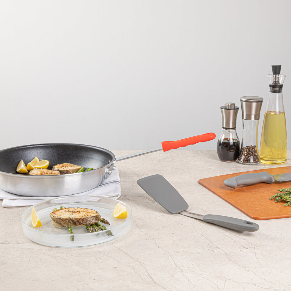 Met Lux Red Silicone Removable Pan Handle Sleeve - For 10" and 12" Aluminum Pans - 5 1/4" - 1 count box